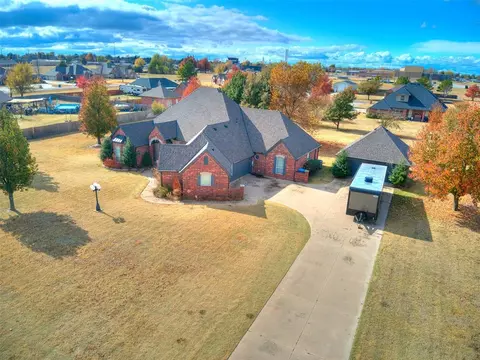 211 Cambrye Dr, Tuttle, OK 73089 photo 3