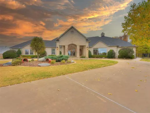 6721 NW 67th Ct, Warr Acres, OK 73132