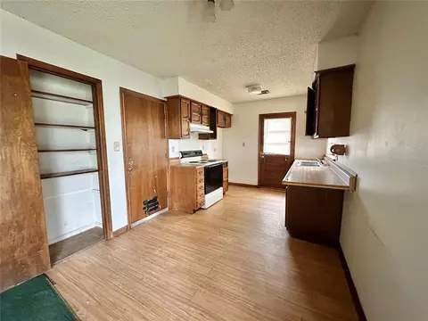 1216 Inis St, Altus, OK 73521 photo 4