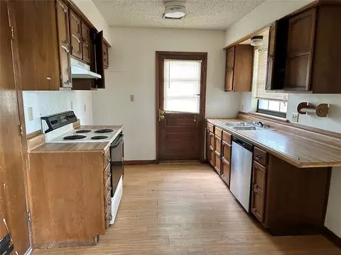 1216 Inis St, Altus, OK 73521 photo 3