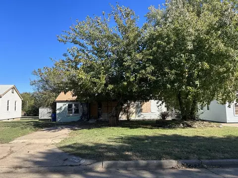 409 Russell Dr, Midwest City, OK 73110