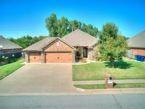 9813 SW 27th St, Yukon, OK 73099