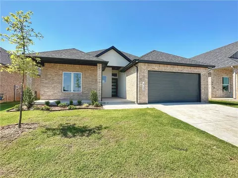8108 NW 152nd St, Edmond, OK 73013