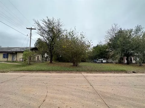 211 E Perkins Ave, Guthrie, OK 73044