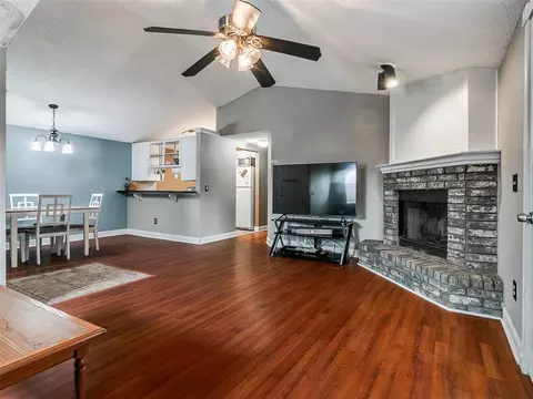 2118 Westmore Dr, Moore, OK 73170 photo 3