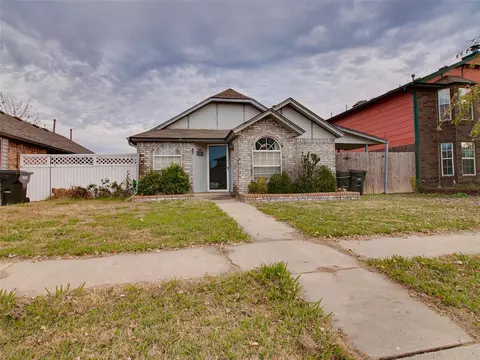 2118 Westmore Dr, Moore, OK 73170