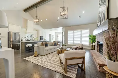 2318 Sorrento Dr, The Village, OK 73120