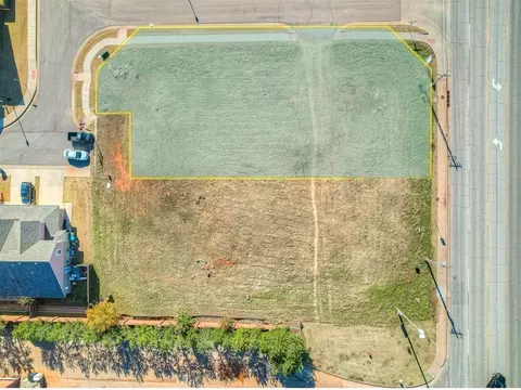 2265 Camino Del Plaza Dr, Edmond, OK 73013