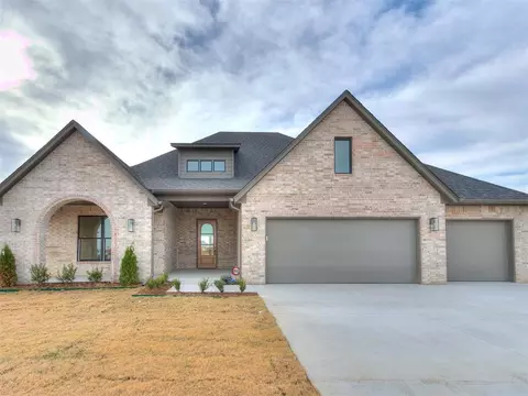 9312 NW 85th St, Yukon, OK 73099