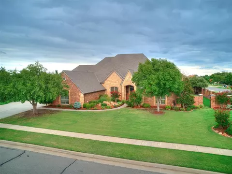 3008 Monica Ln, Moore, OK 73160