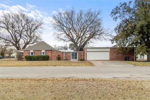 403 N Oklahoma St, Thomas, OK 73669