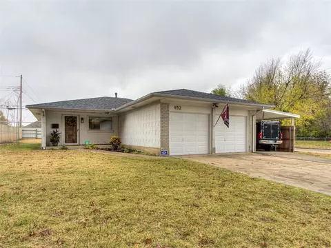 932 W Mitchell Dr, Midwest City, OK 73110