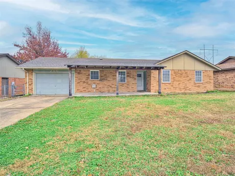 260 Hickory Stick Ln, Harrah, OK 73045