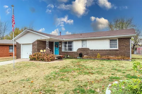 2200 Clary Dr, Midwest City, OK 73110