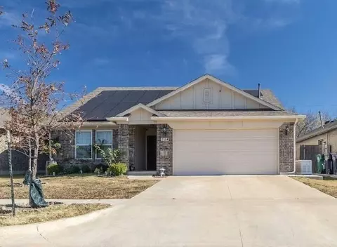 224 Evermore Ln, Yukon, OK 73099