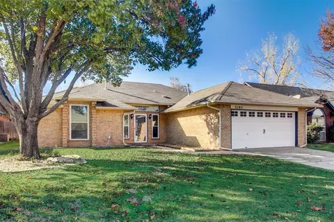 2105 Timberview Dr, Edmond, OK 73013 photo 2