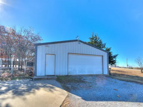 9944 Forest Hills Dr, Harrah, OK 73045 photo 5