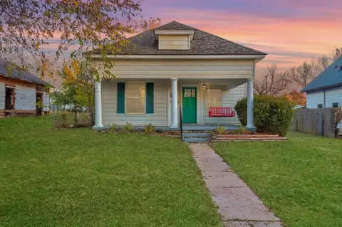 1608 W Mansur Dr, Guthrie, OK 73044
