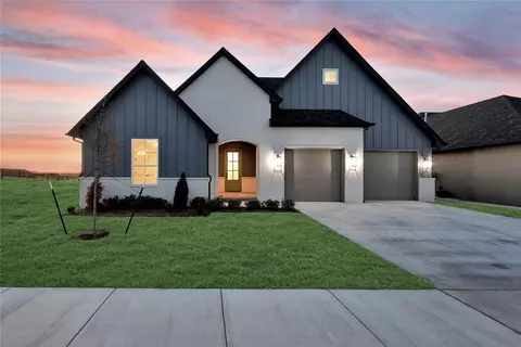 9213 Lupine Rd, Yukon, OK 73099