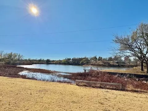 1903 Lake View Dr, Perry, OK 73077