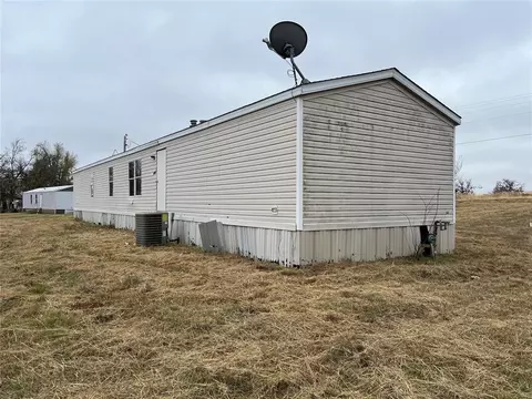 2131 N Blackberry Dr, Mcloud, OK 74851 photo 3