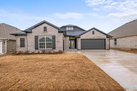 15901 Bison Dr, Moore, OK 73170