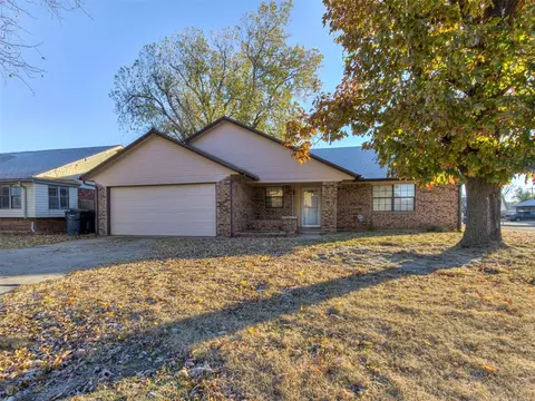 732 S Willowood Dr, Yukon, OK 73099