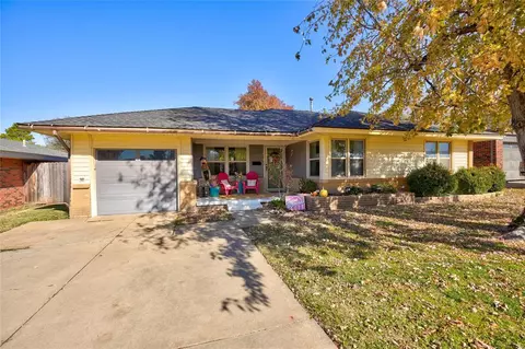 2201 Barclay Rd, The Village, OK 73120