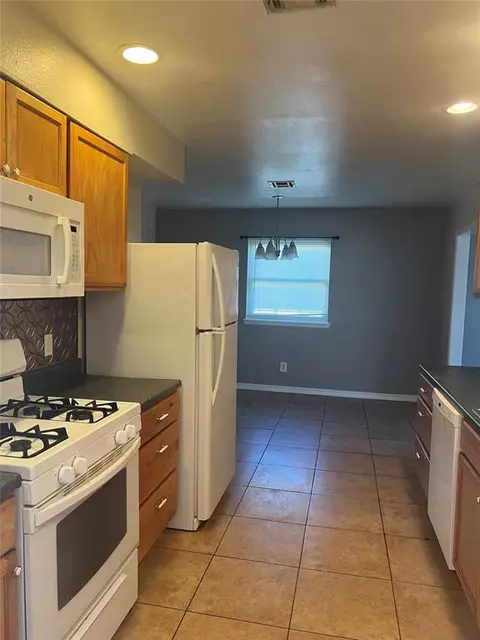 1212 S Inis St, Altus, OK 73521 photo 3