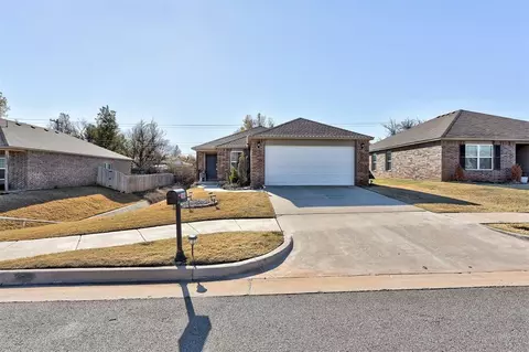 1616 Lanesboro Dr, The Village, OK 73120