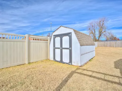 203 Southpointe Ave, Tuttle, OK 73089 photo 8