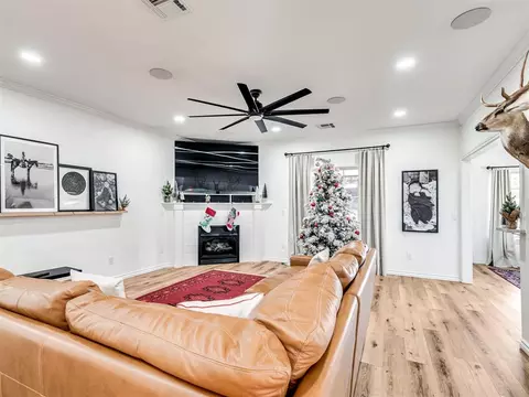 203 Southpointe Ave, Tuttle, OK 73089 photo 2