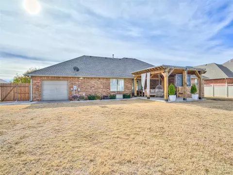 203 Southpointe Ave, Tuttle, OK 73089 photo 7