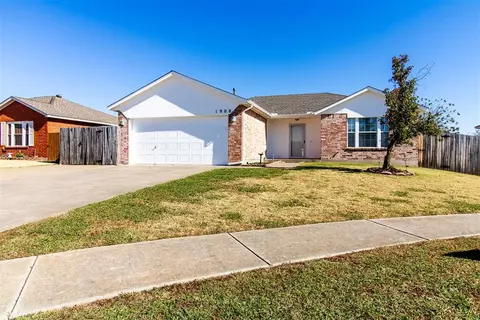 1908 Dakota Dr, Moore, OK 73160