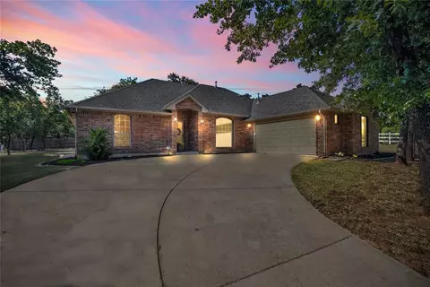 800 Hidden Oaks Way, Guthrie, OK 73044