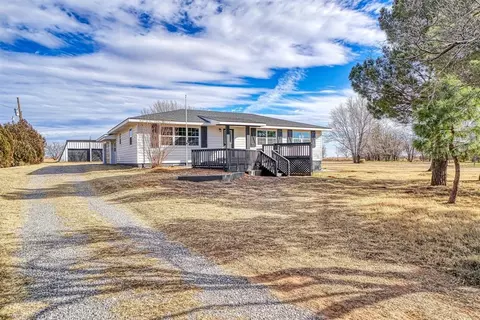15734 S County Road 205, Blair, OK 73526