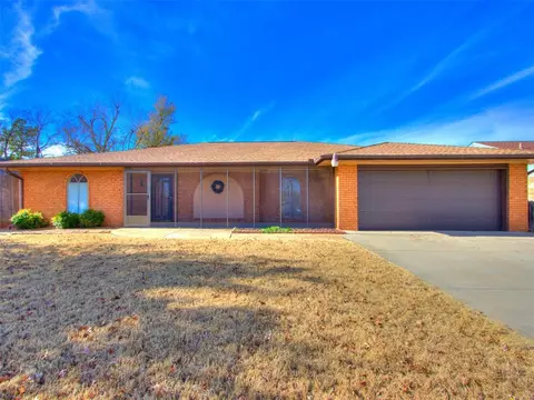 6313 Willowridge Dr, Warr Acres, OK 73122