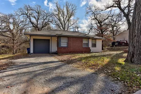 610 N Walnut St, Guthrie, OK 73044