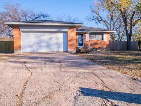 2213 NW 40th St, Lawton, OK 73505