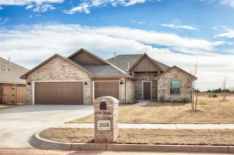 2028 W Blackpowder Way, Mustang, OK 73064
