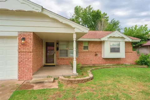 304 Butler St, Moore, OK 73160