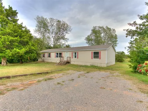 9214 Prairie Dog Dr, Edmond, OK 73034