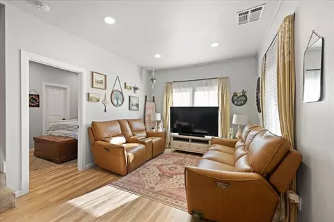 710 N Broad St, Guthrie, OK 73044 photo 8