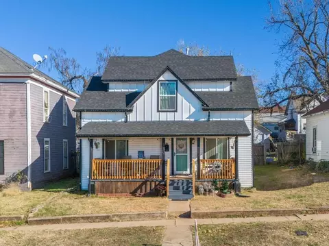 710 N Broad St, Guthrie, OK 73044 photo 5