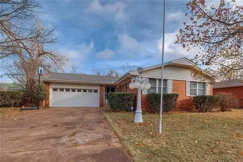 225 W Pratt Dr, Midwest City, OK 73110