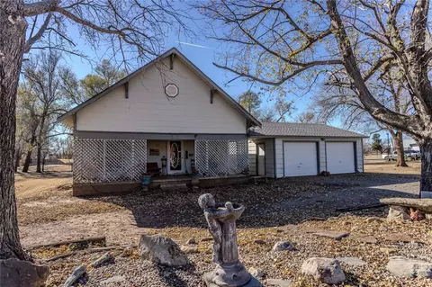 322 W 3rd St, Hydro, OK 73048