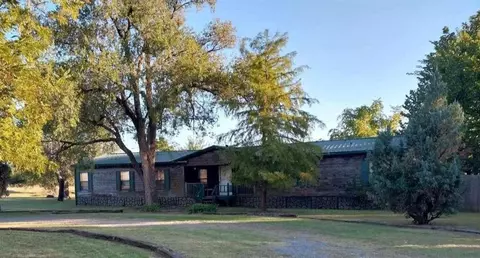 202 E Cole Ave, Fletcher, OK 73541
