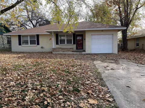 1104 S Locust Dr, Midwest City, OK 73110