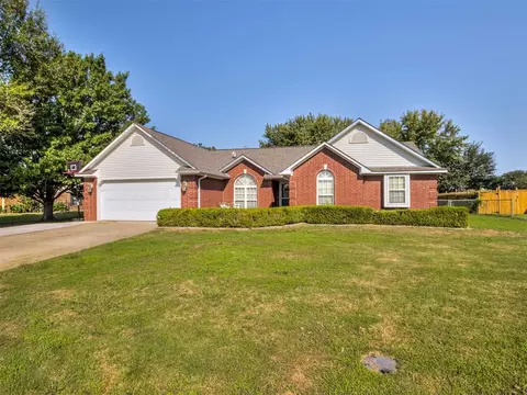 408 Checotah Dr, Checotah, OK 74426 photo 2