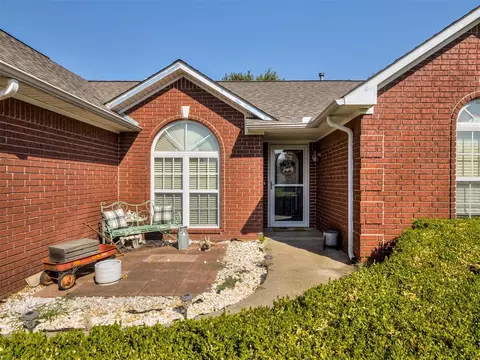 408 Checotah Dr, Checotah, OK 74426 photo 3